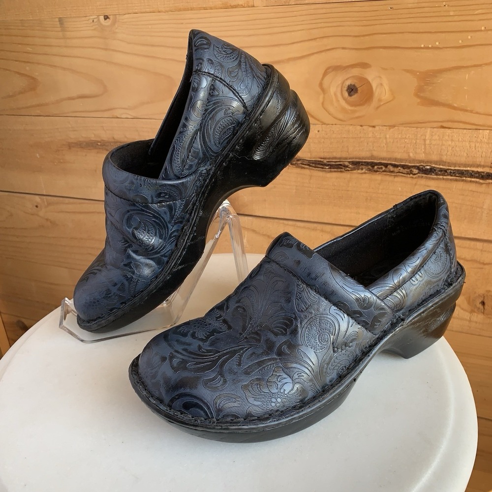 BOC Size US 7.5 EU 38.5 Comfort Clogs Mules Blue Embossed Floral *Flaw*‎